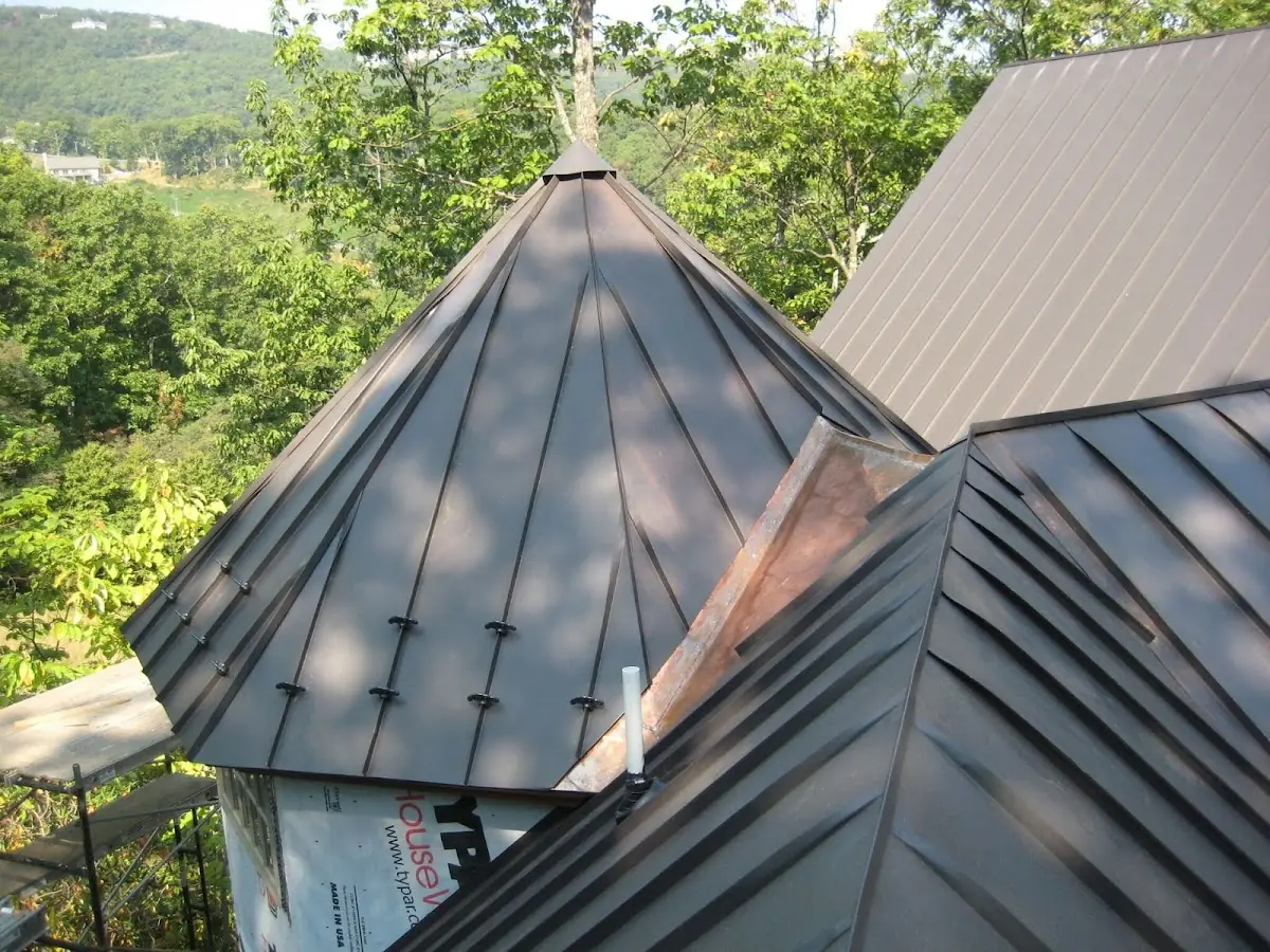 Professional Roof Tarp Installation by Craftsman Roofing in Ta'agan Point